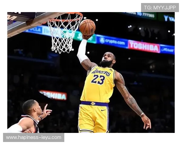 詹姆斯突破30000分大关带领湖人逆转胜利,创历史新篇章