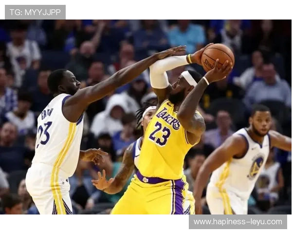 NBA最新动态：詹姆斯带领湖人逆袭勇士 史诗级比赛引发球迷热议